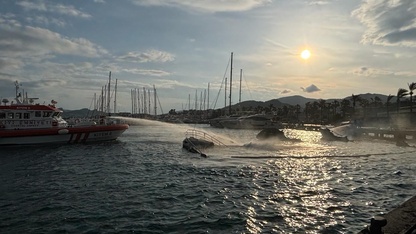GÜNCELLEME 2 - Bodrum'da marinada demirli 8 motoryatı etkileyen yangın kontrol altına alındı