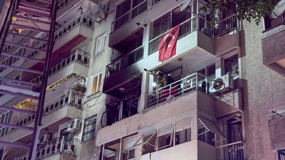 İzmir'de apartman dairesinde meydana gelen patlamada 4 kişi yaralandı