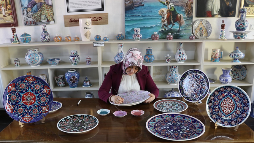 Üniversite için geldiği Kütahya'da çini ustası oldu