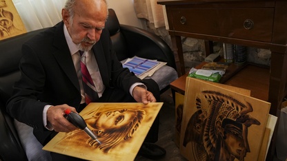 İzmir'de huzurevi sakinleri sanat etkinlikleriyle sosyalleşiyor