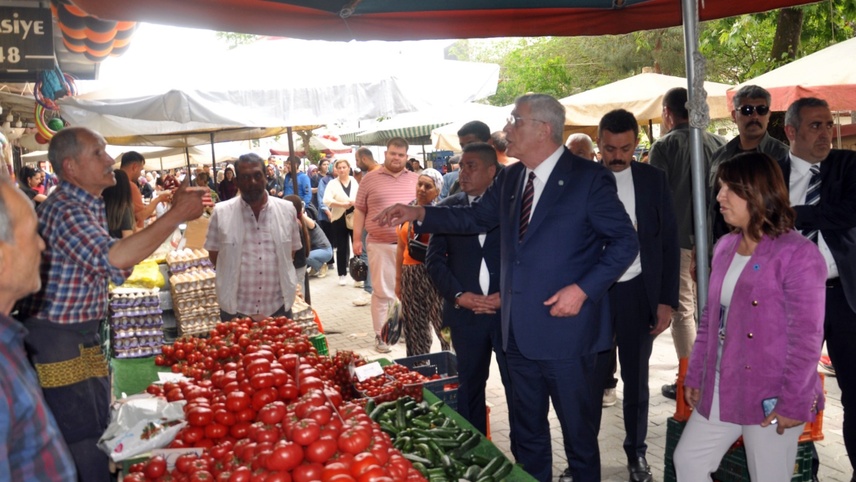 İYİ Parti Genel Başkanı Dervişoğlu Ödemiş'te vatandaşlarla buluştu