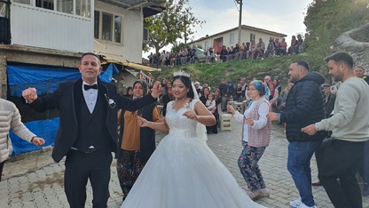 Endonezyalı gelin için Manisa'da "köy düğünü" yapıldı