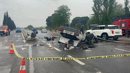 Aydın'da sinyalizasyon direğine çarpan otomobildeki 6 kişi yaralandı