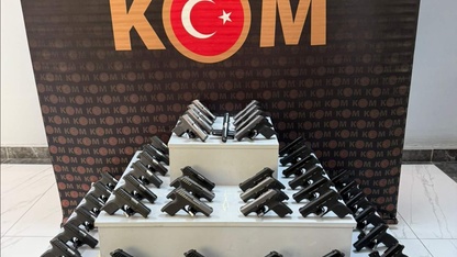 Uşak'ta yolcu otobüsünde 55 ruhsatsız tabanca ele geçirildi