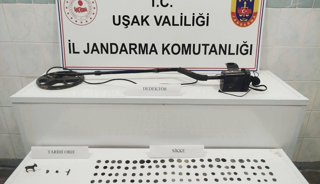 Uşak'ta bir evde 161 sikke ele geçirildi