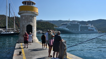 "Silver Muse" kruvaziyeri 553 yolcusuyla Marmaris'te