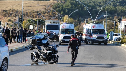 Uşak'ta trafik kazasında 2'si polis 4 kişi yaralandı