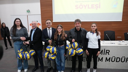 İzmir'de voleybolun yaygınlaştırılması için okullara voleybol topu hediye edilecek