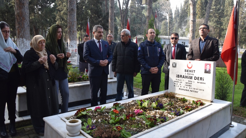 Turgutlu'da 18 Mart nedeniyle şehitlikte anma programı düzenlendi