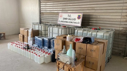 İzmir'de 3 bin 360 litre etil alkol ele geçirildi