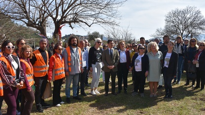 Marmaris'te Türk ve Alman kadınlar barış için zeytin fidanı dikti