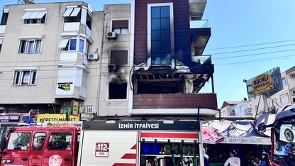 İzmir'de apartman dairesinde çıkan yangın hasara yol açtı