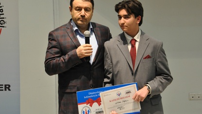 Kütahya'da "Geleceğin Köşe Yazarları" ödüllendirildi