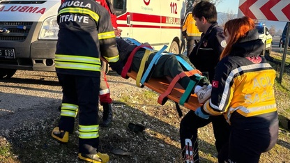 Muğla'da minibüsle otomobilin çarpıştığı kazada 3 kişi yaralandı