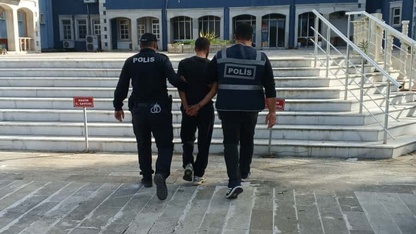 Foça'da hırsızlık yaptığı iddia edilen şüpheli tutuklandı
