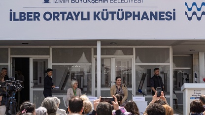 İlber Ortaylı'nın yakınları İzmir'deki söyleşide okurlarla buluştu