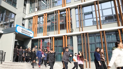 Manisa'da okulda deprem tatbikatı yapıldı