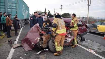 Manisa'da tırla otomobilin çarpışması sonucu 1 kişi öldü