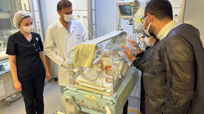 İç organları dışarıda doğan bebek, ailesi ve doktorların kararlılığıyla yaşama tutundu