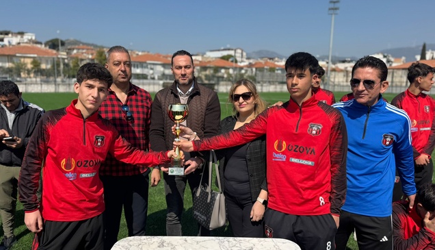 Söke Gençlerbirliği U-16 ve U-18 takımları kupalarını aldı