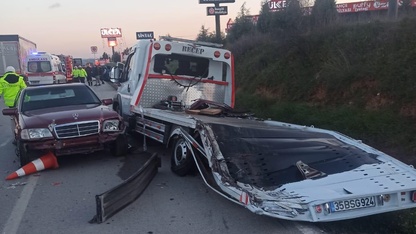 İzmir'de pikabın 2 araca çarpması sonucu 1 kişi öldü, 1 kişi ağır yaralandı