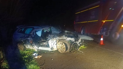 Afyonkarahisar'da ağaca çarpan otomobildeki 1 kişi öldü, 1 kişi yaralandı