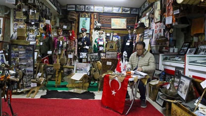Emekli öğretmen doğduğu ilçenin hafızasını evinin bodrumunda yaşatıyor