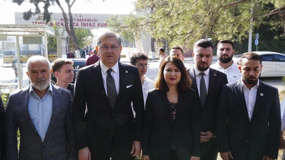 CHP Genel Başkan Yardımcısı Gökçen İzmir'de tutuklu partilileri ziyaret etti