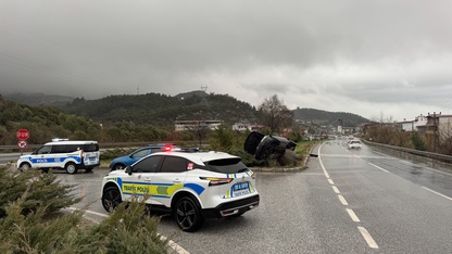 Aydın'da trafik ışığına çarpan otomobildeki 2 kişi yaralandı