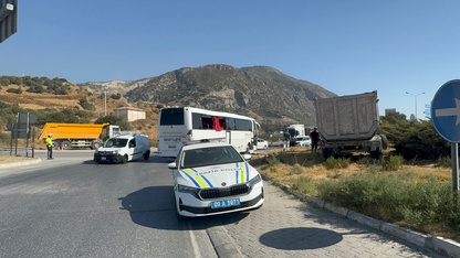 Aydın'da kamyonun çarptığı gezi otobüsündeki 6 kişi yaralandı