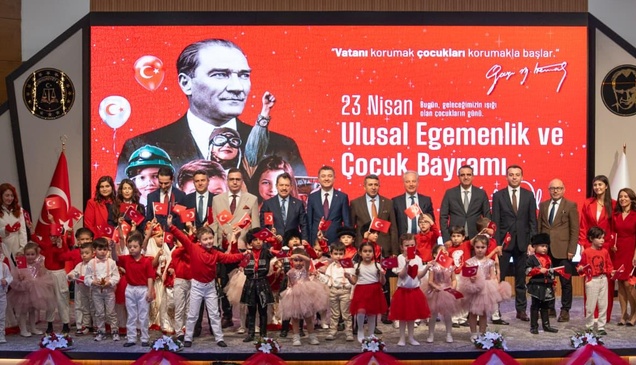 İzmir Adliyesi'nde 23 Nisan kutlandı