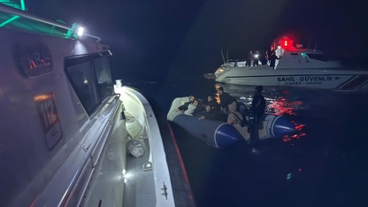 İzmir açıklarında 38 düzensiz göçmen yakalandı, 14 düzensiz göçmen kurtarıldı