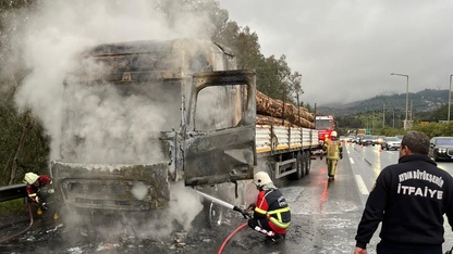 Aydın-İzmir Otoyolu'nda tırda çıkan yangın söndürüldü