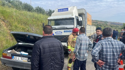 Manisa'da kamyonla çarpışan otomobildeki 1 kişi öldü, 1 kişi yaralandı