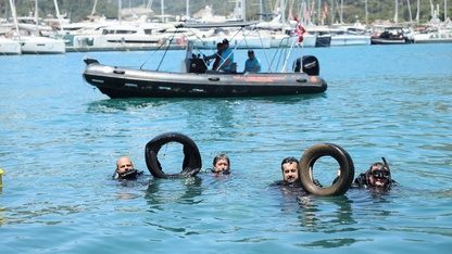 Fethiye'de deniz dibi temizliği yapıldı ve denize 20 bin balık yavrusu bırakıldı