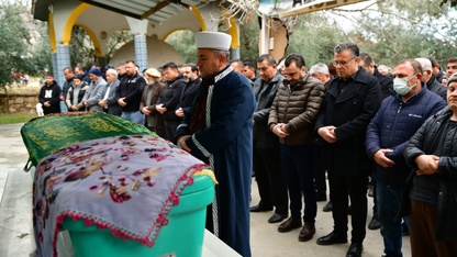 Manisa'da eşi tarafından öldürülen kadın defnedildi
