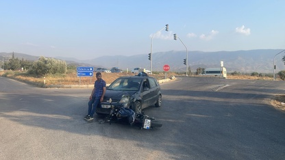 Ödemiş'te otomobille çarpışan motosikletin sürücüsü yaralandı