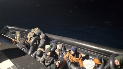 İzmir açıklarında 29 düzensiz göçmen yakalandı