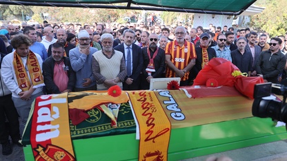 Trafik kazasında hayatını kaybeden 9 yaşındaki Galatasaray taraftarı Yiğit Kurt, Bodrum'da defnedildi