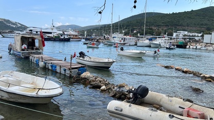 Bodrum'da denizdeki tonozlar ve terk edilmiş tekneler kaldırıldı