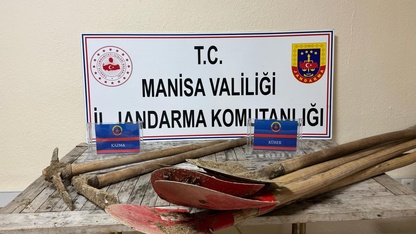 Manisa'da kaçak kazı yapan 9 kişi suçüstü yakalandı