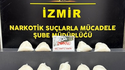 İzmir'de aracında 10 kilo 40 gram sentetik uyuşturucu ele geçirilen şüpheli tutuklandı