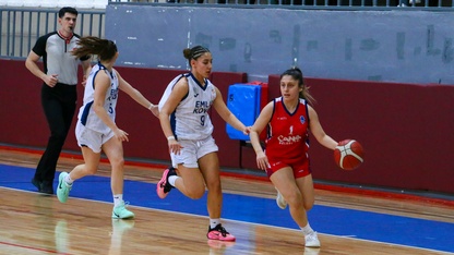 Basketbolda 18 Yaş Altı Kızlar Anadolu Şampiyonası Beyaz Grup karşılaşmaları, Uşak'ta yapıldı