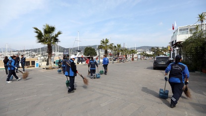 Muğla'da cadde ve meydanların temizliği kadınlara emanet