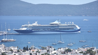 Bodrum'a iki kruvaziyerle 2 bin 406 yolcu geldi