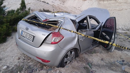 Kütahya’da takla atan otomobildeki 3 kişi yaralandı