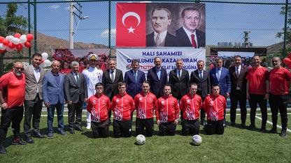 İzmir'de özel sporcular için halı saha açıldı