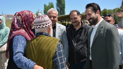 AK Parti'li Arınç, Demirci'de etkinliklere katıldı