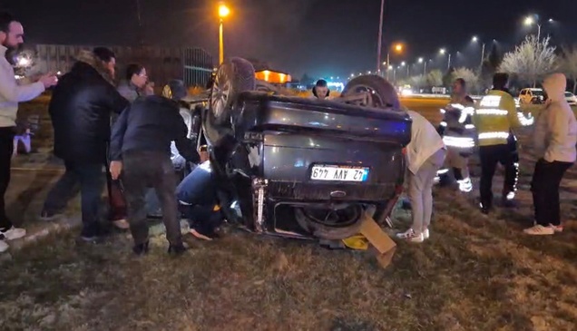 Kütahya'da iki otomobilin çarpıştığı kazada 1 kişi yaralandı 