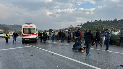 Aydın'da otomobil park halindeki araca çarptı, 1 kişi öldü, 4 kişi yaralandı